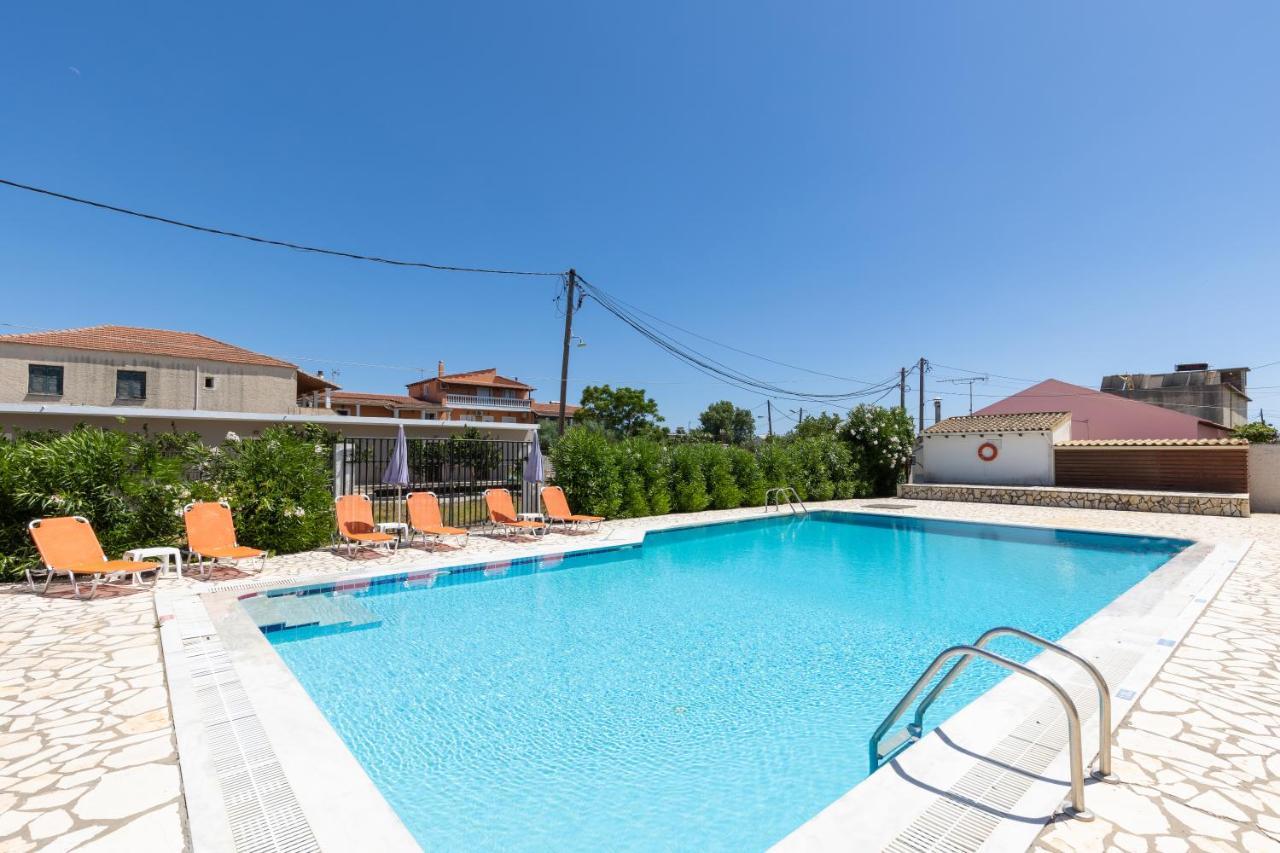 Dora Pool By Konnect,150m From The Hotel