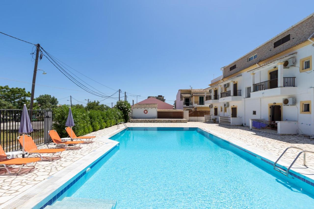 Dora Pool By Konnect,150m From The Hotel
